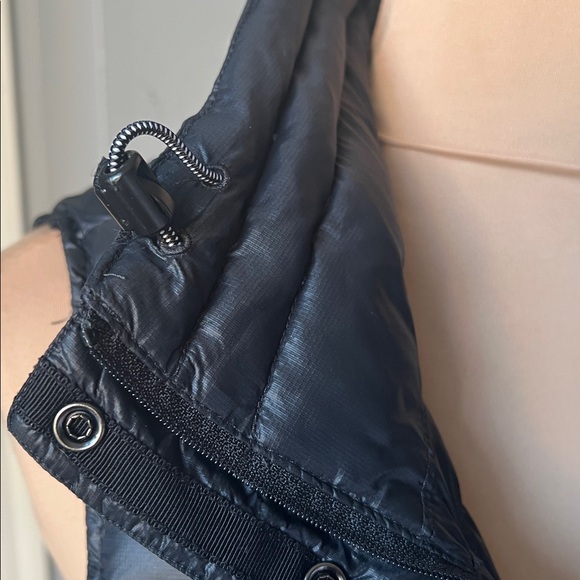 GAP Puffer Vest - Picture 6 of 8